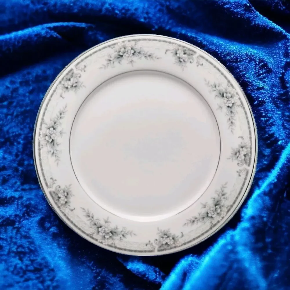 Noritake Sweet Leilani‎ Dinner Plate Platinum Trimmed 10.5